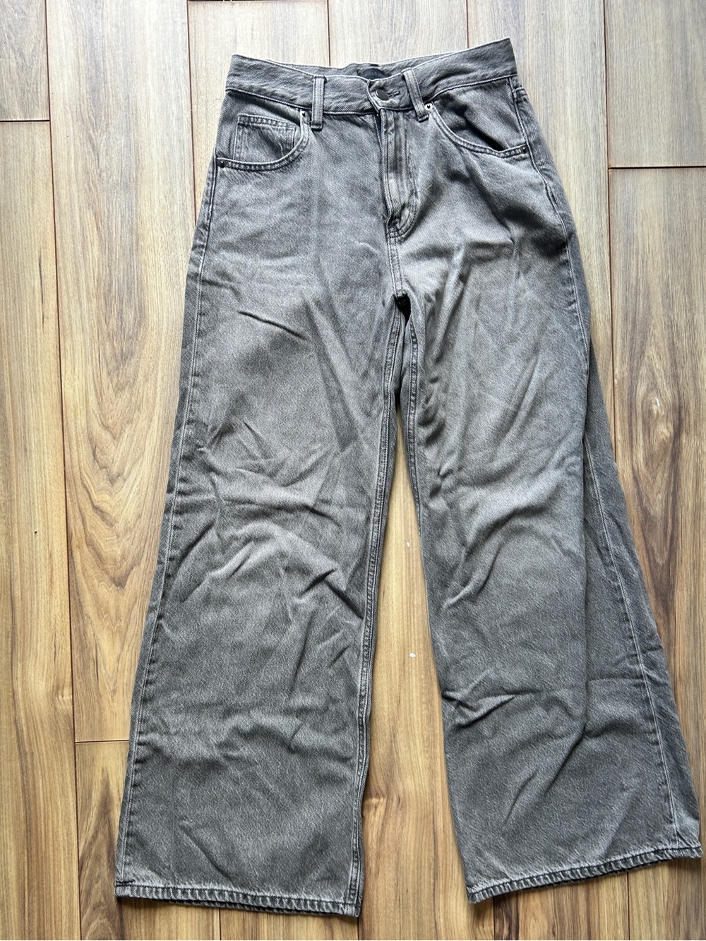 Uniqlo Wide-Leg Jeans in Washed Charcoal Gray